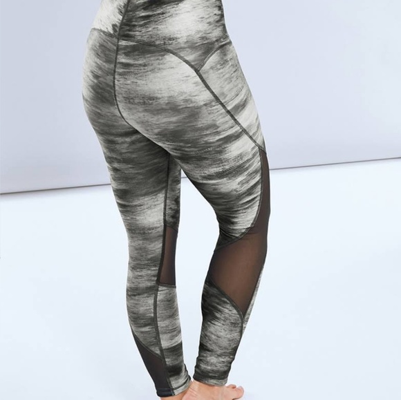 Under Armour
HeatGear Printed Mesh-Inset Leggings - Picture 4 of 5